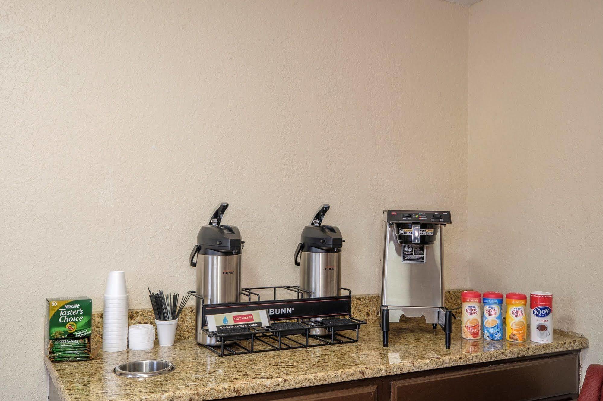 Red Roof Inn Jacksonville - Cruise Port Екстер'єр фото